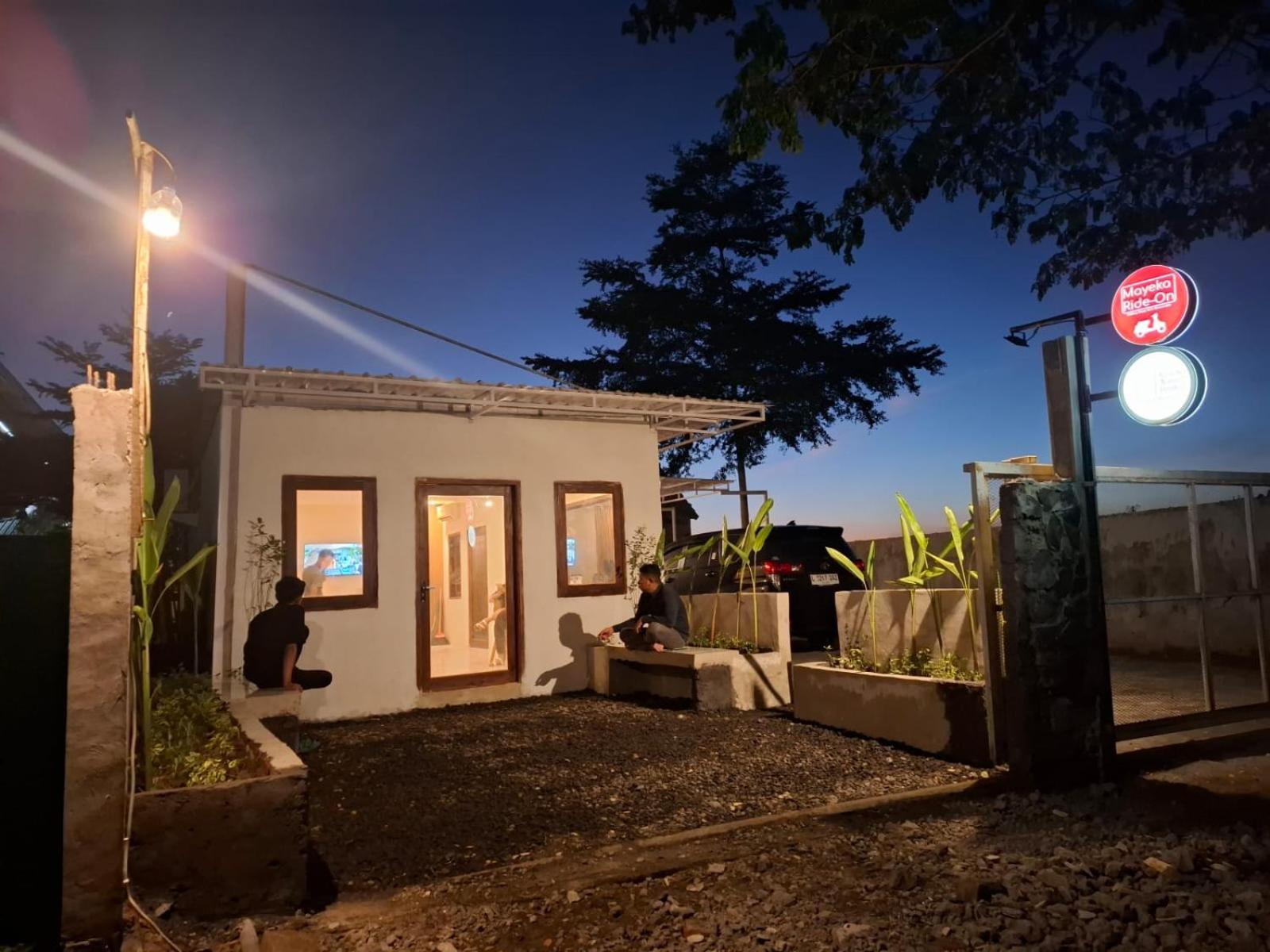 Mayeka Transit Hostel Bandara Internasional Lombok Praya Exteriér fotografie