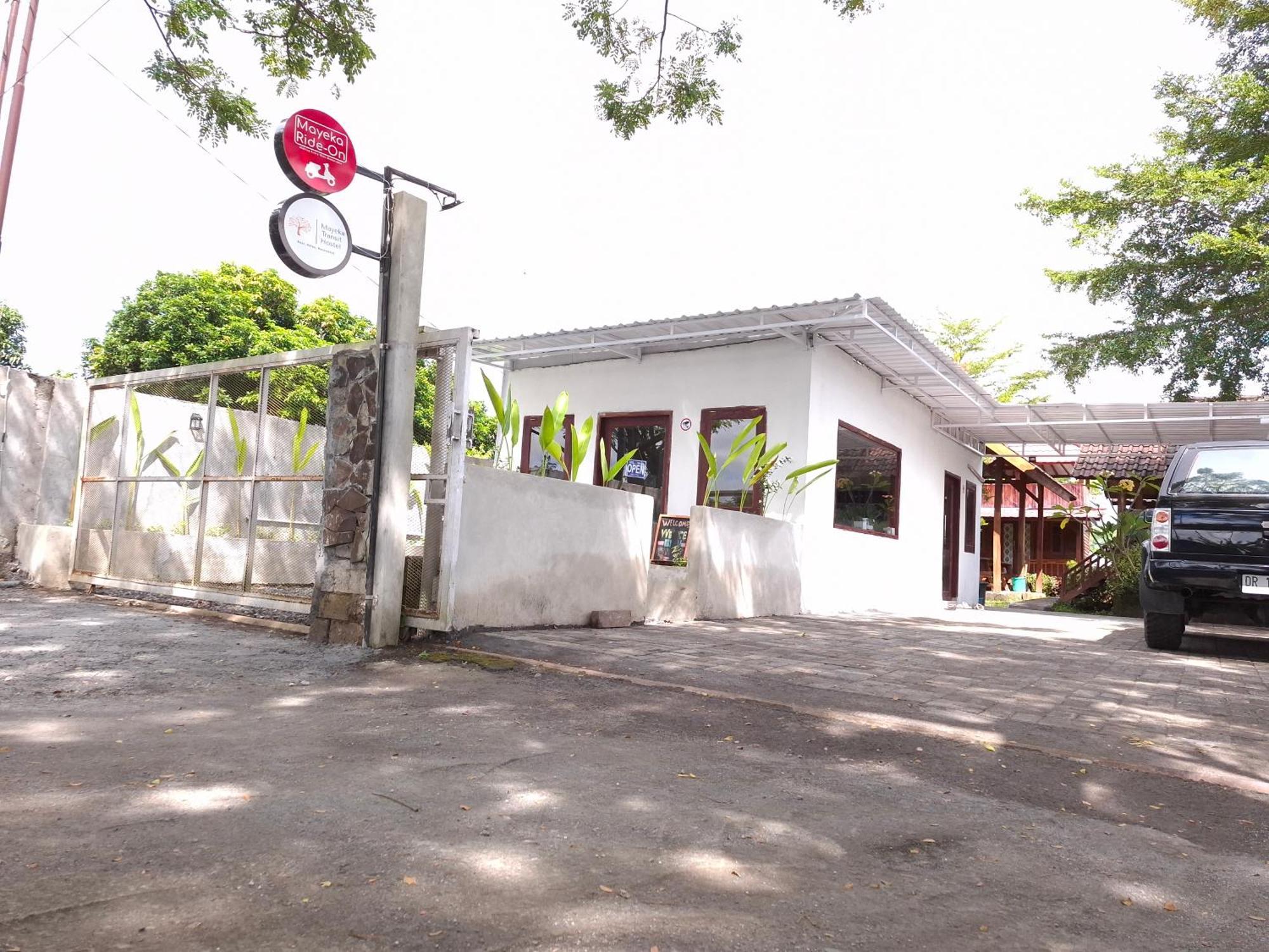Mayeka Transit Hostel Bandara Internasional Lombok Praya Exteriér fotografie