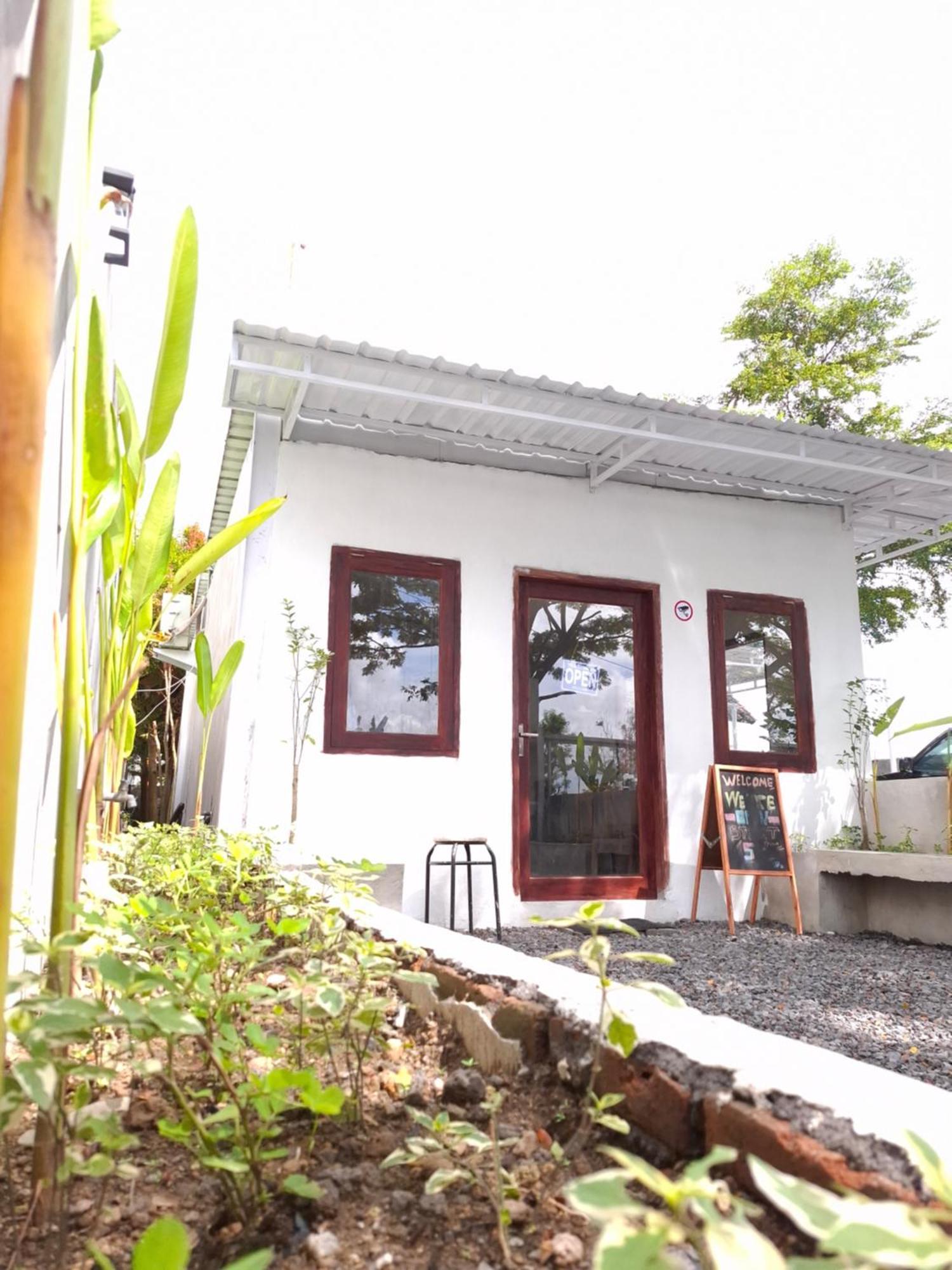 Mayeka Transit Hostel Bandara Internasional Lombok Praya Exteriér fotografie