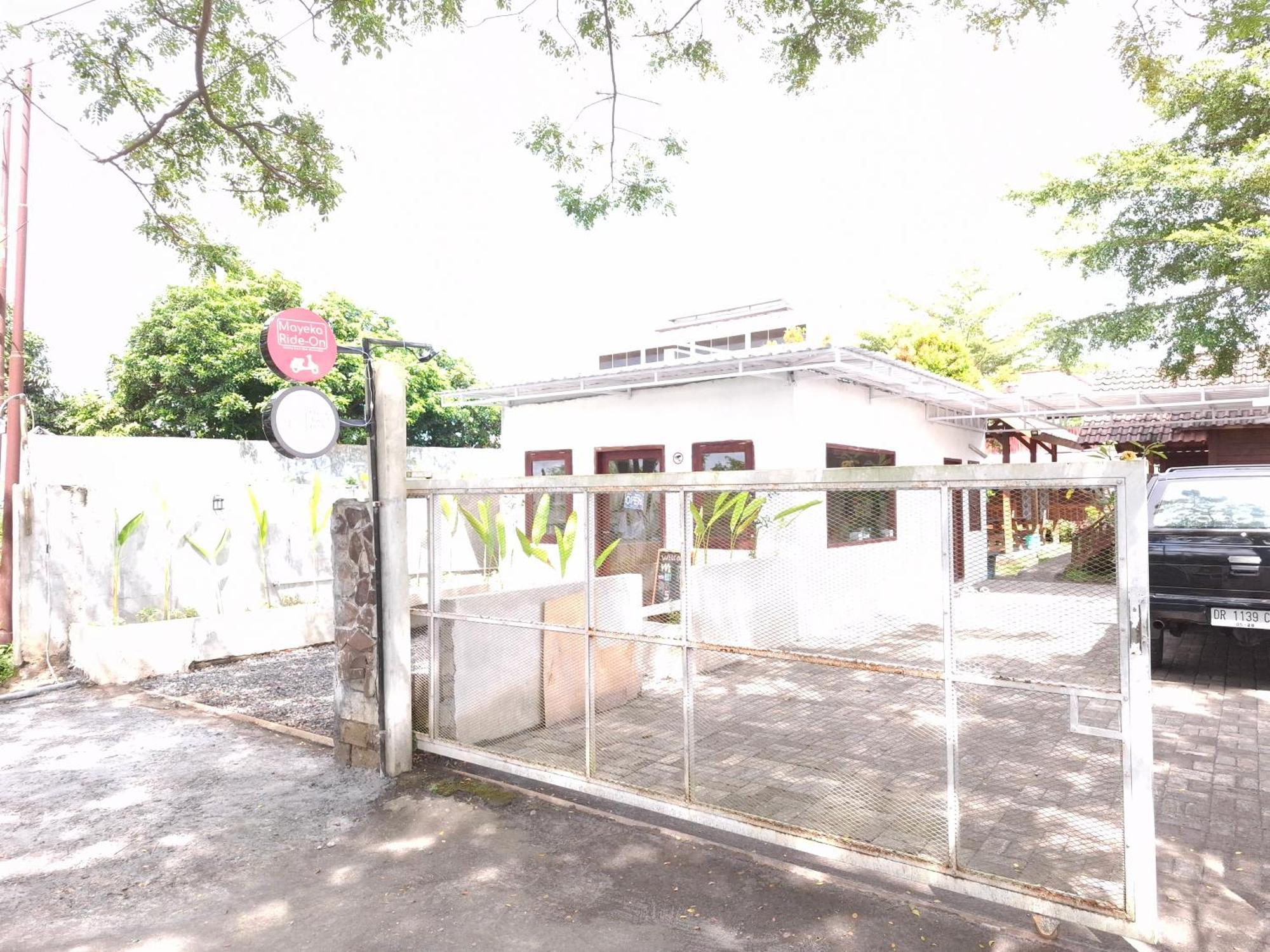 Mayeka Transit Hostel Bandara Internasional Lombok Praya Exteriér fotografie